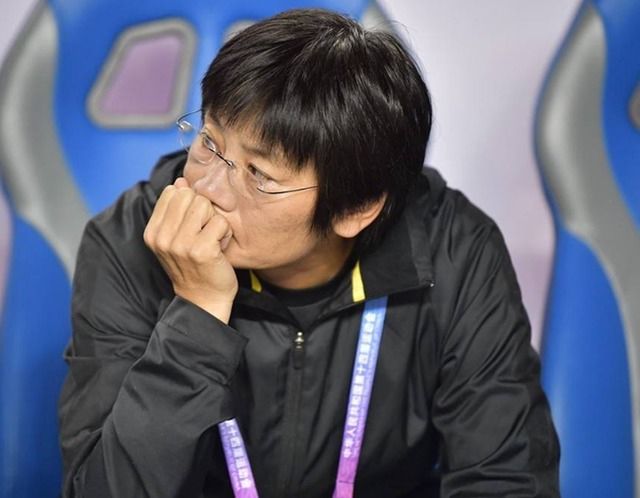 叶辰接着反问：既然是自己人，为什么叶家有难了，你们一个个不顾祭祖大典、不顾叶家同族情分，甚至不顾有人要将叶家祖坟抢走，七百多人一晚上跑了个干干净净？我他妈就是在燕京城放出去七百多头猪，它们也不可能一夜之前全跑出燕京。